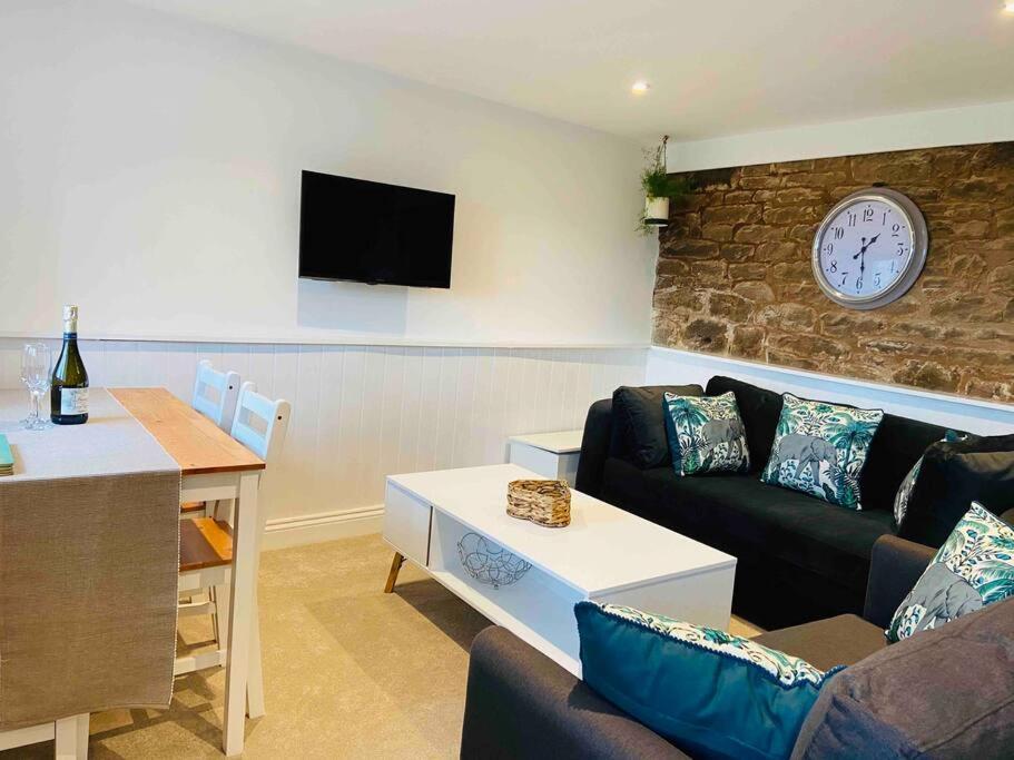 The Mill Stylish Rural Apartment With Beautiful Views Welsh Newton Common Eksteriør bilde