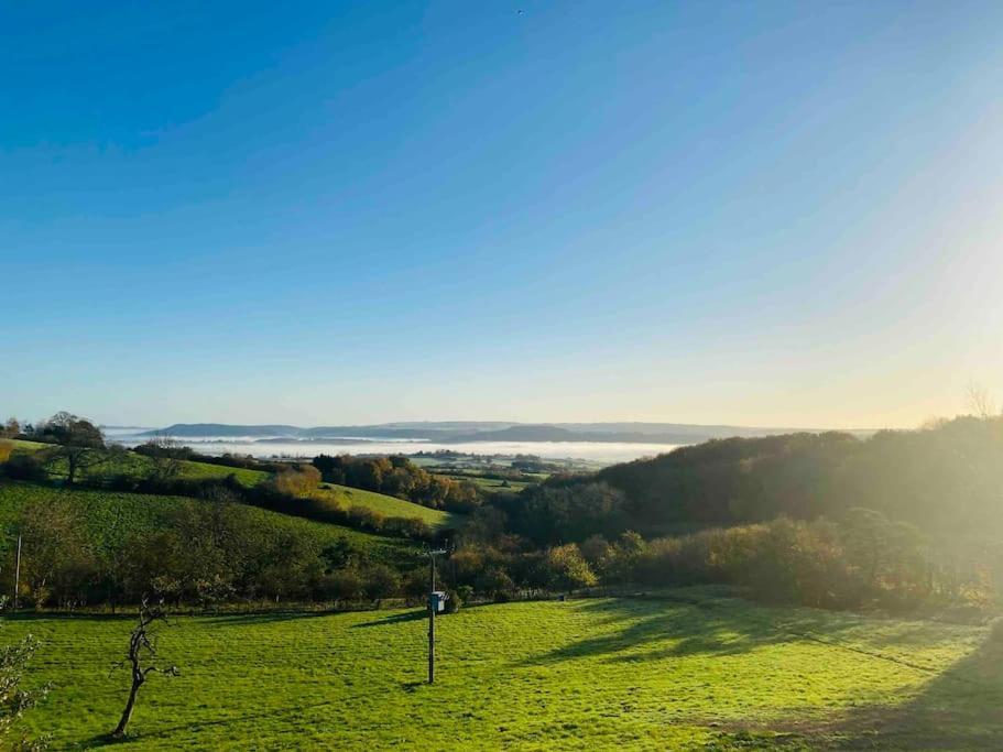 The Mill Stylish Rural Apartment With Beautiful Views Welsh Newton Common Eksteriør bilde